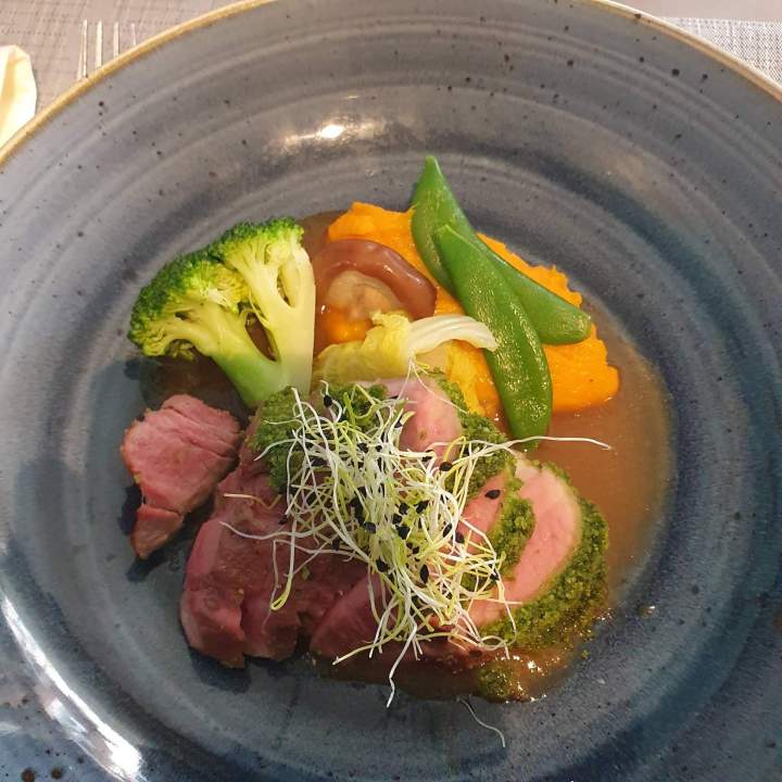 Un filet de viande accompagné de légumes Saint-André-de-Cubzac