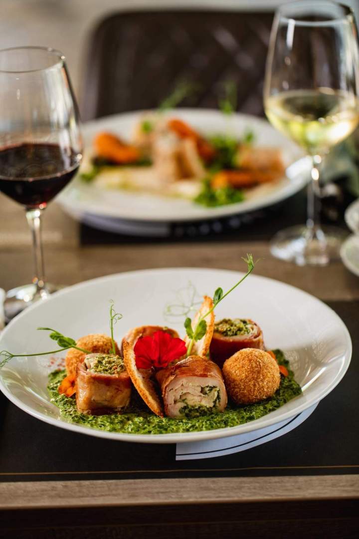 Cuisine française raffinée dans un cadre élégant et chaleureux